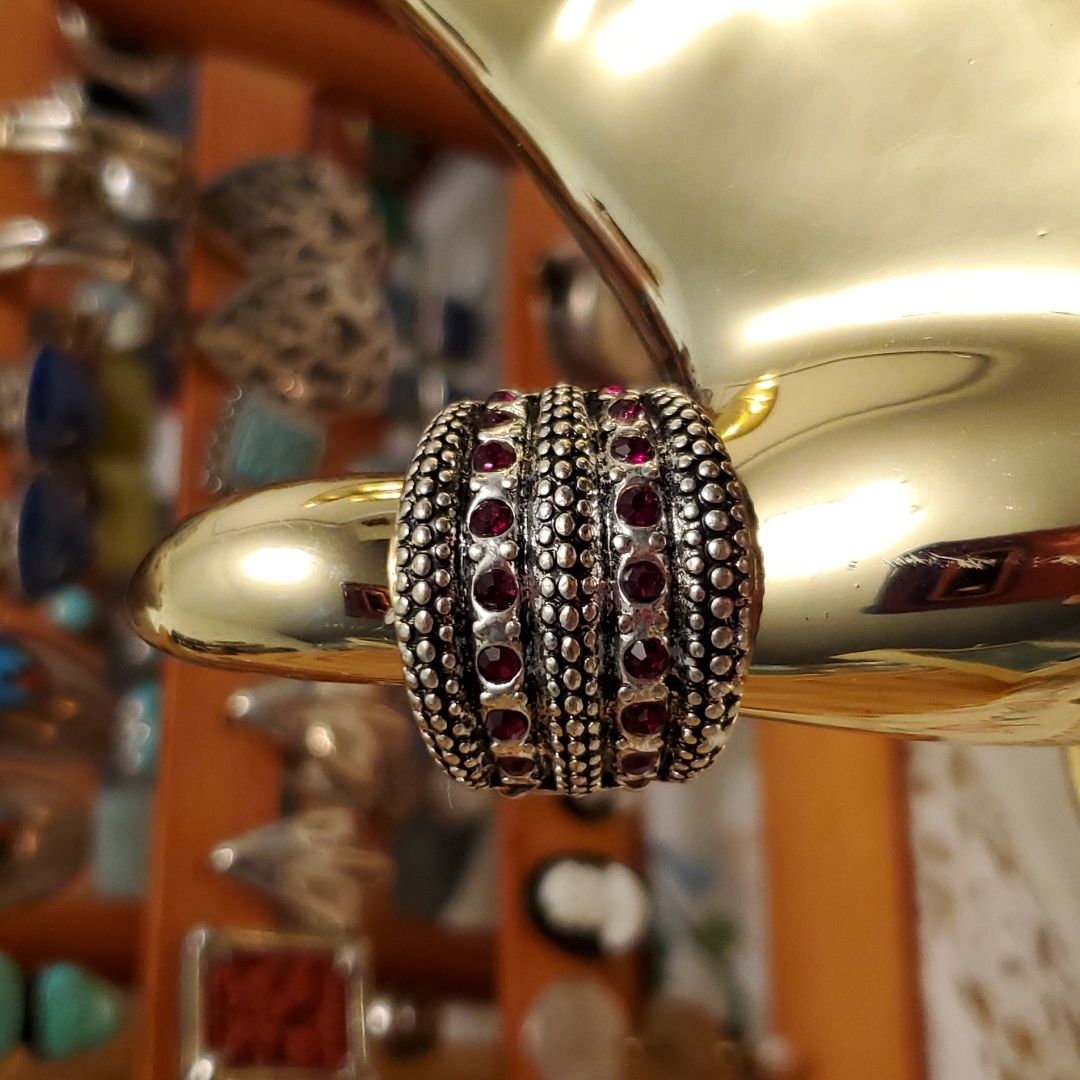 Pretty Silver & Ruby Stretch Ring